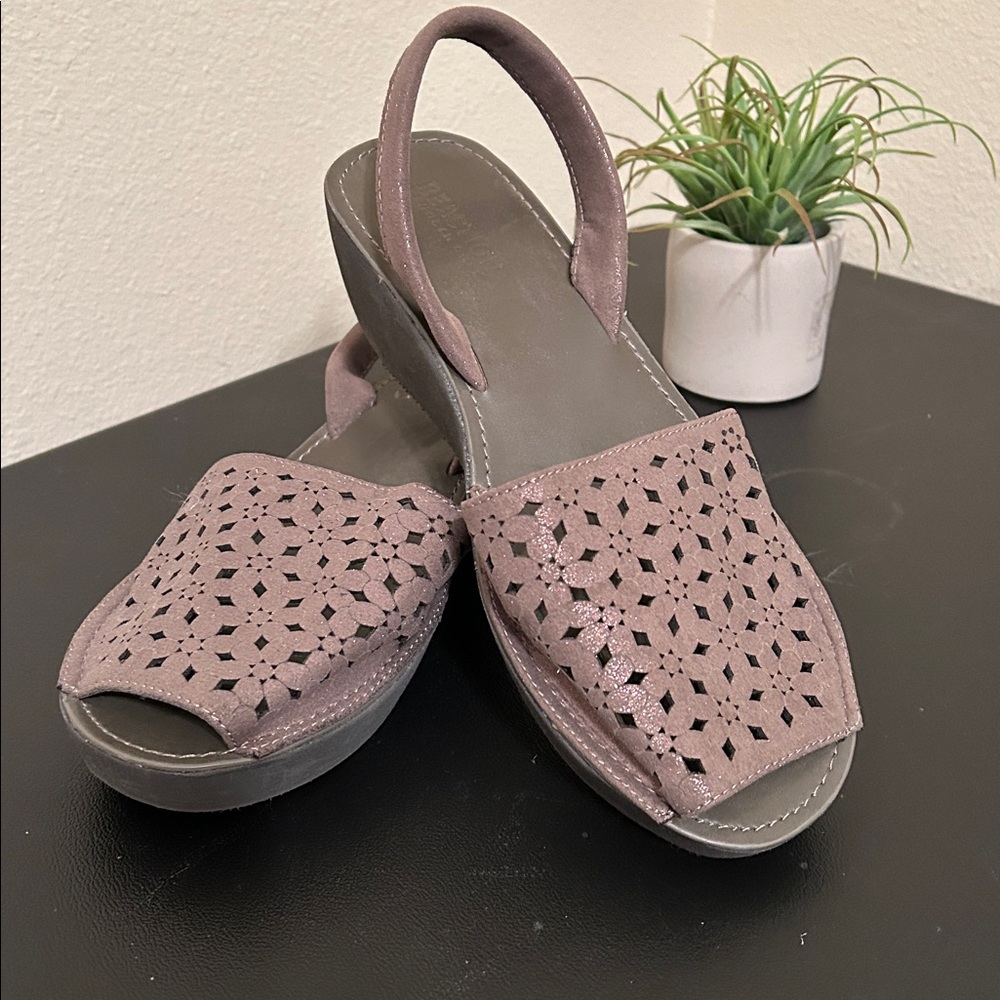 Kenneth Cole Reaction Mauve Wedge Sandals
